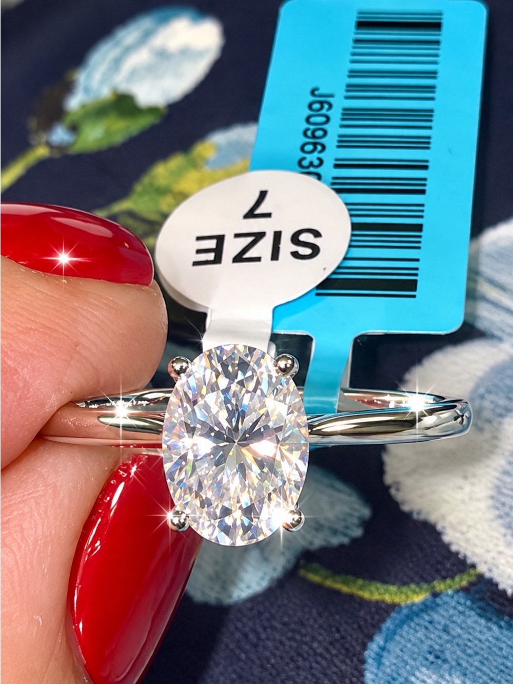 925 Sterling Moissanite 1.50 CTW solitaire size 7 ring - Picture 4 of 5